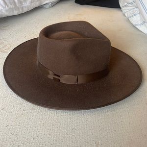 Lack of color big brim hat